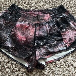 Women’s Lululemon Hotty Hot Shorts 2.5 in